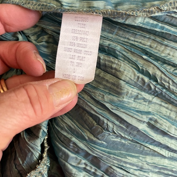 Cool Kringle jacket. Large. True color shows in #2 - Picture 4 of 13